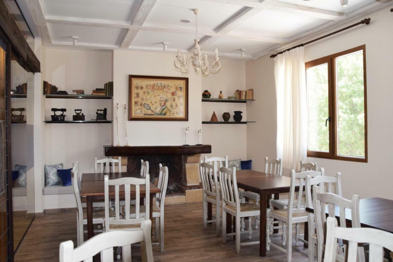 Hostal Restaurante San Isidro Quintanar de la Orden Exterior photo